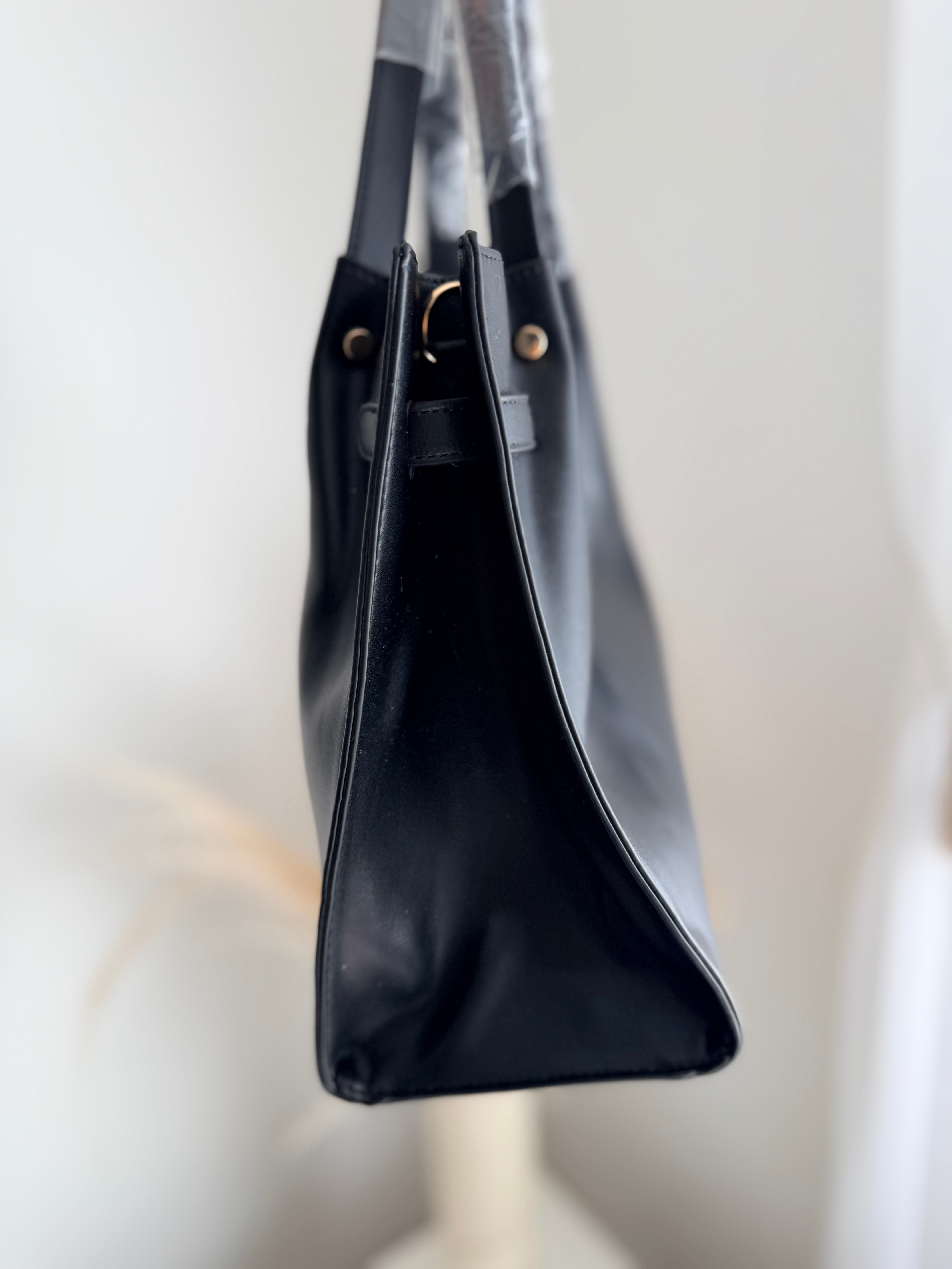 Sac noir détails dorés