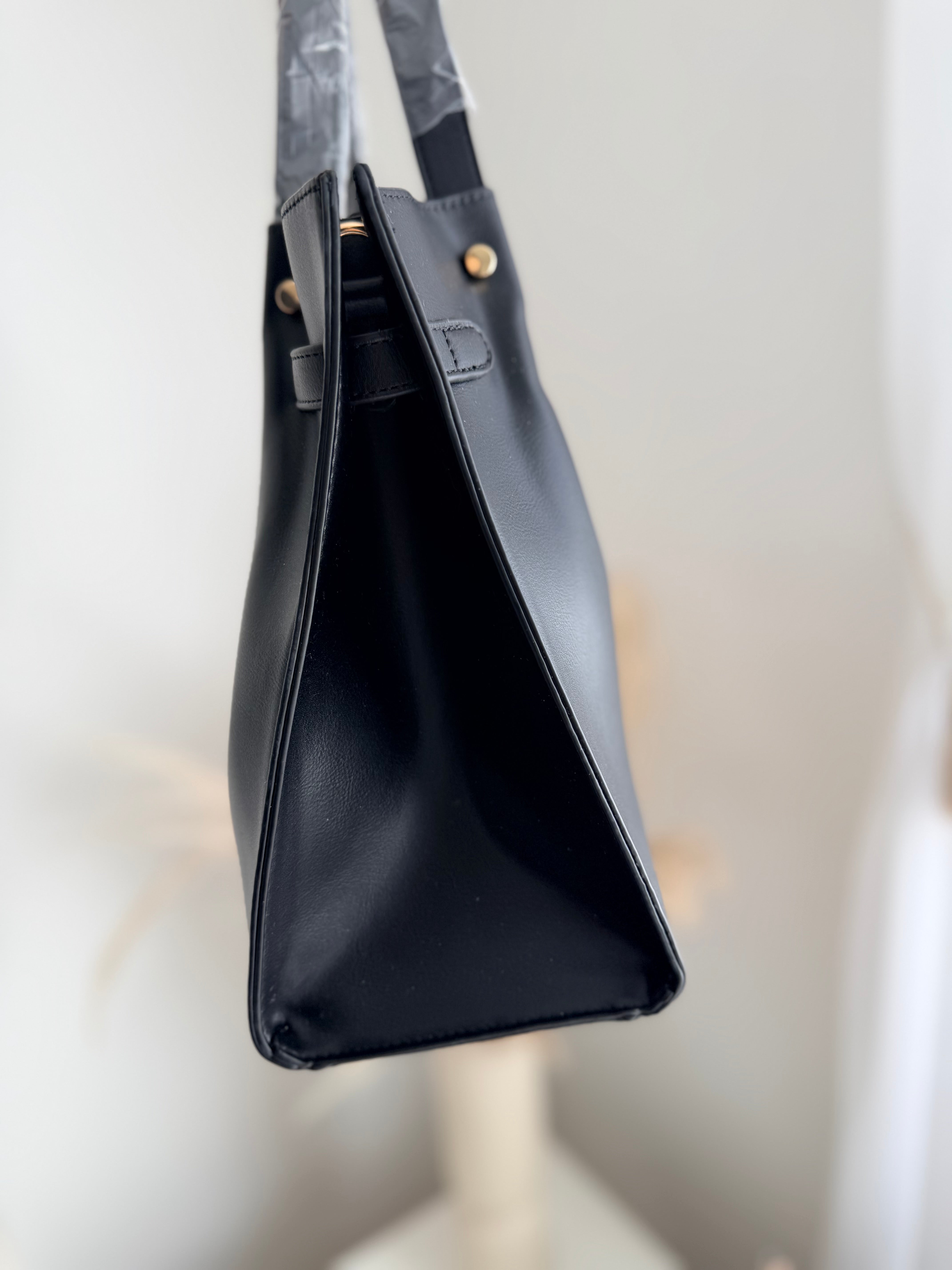 Sac noir détails dorés